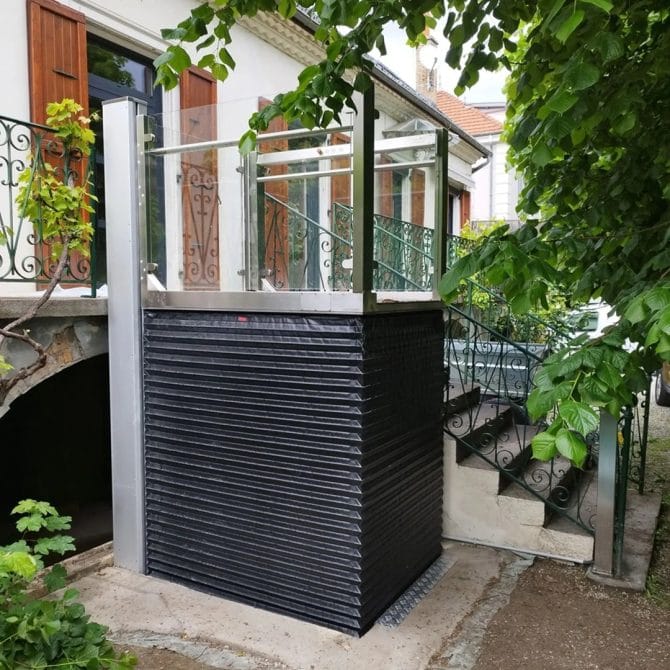 Outdoor Wheelchair Lifts: Weatherproof Solutions for Building Entrances